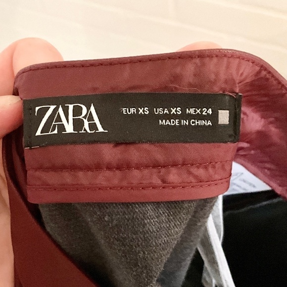 Zara Mini Skirt Vegan Leather Dark Red Wine/Burgundy Gold A-line Like new XS - Picture 9 of 16